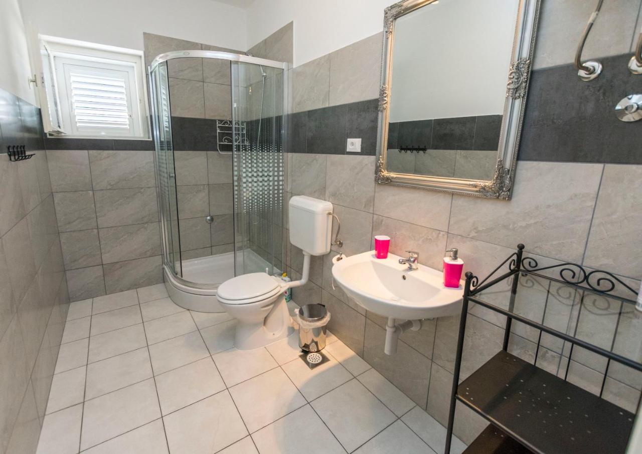 Apartments Zmika Primošten Екстериор снимка