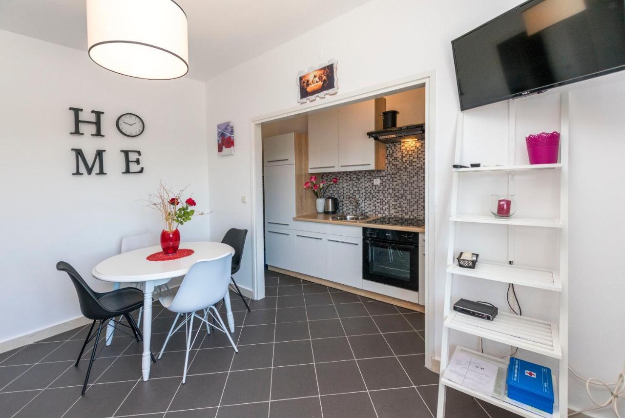Apartments Zmika Primošten Екстериор снимка
